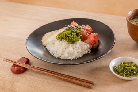 三陸産釜ゆでめかぶ　別たれ付(冷凍)-03