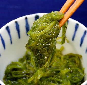 三陸産釜茹でめかぶ　タレ別添-03